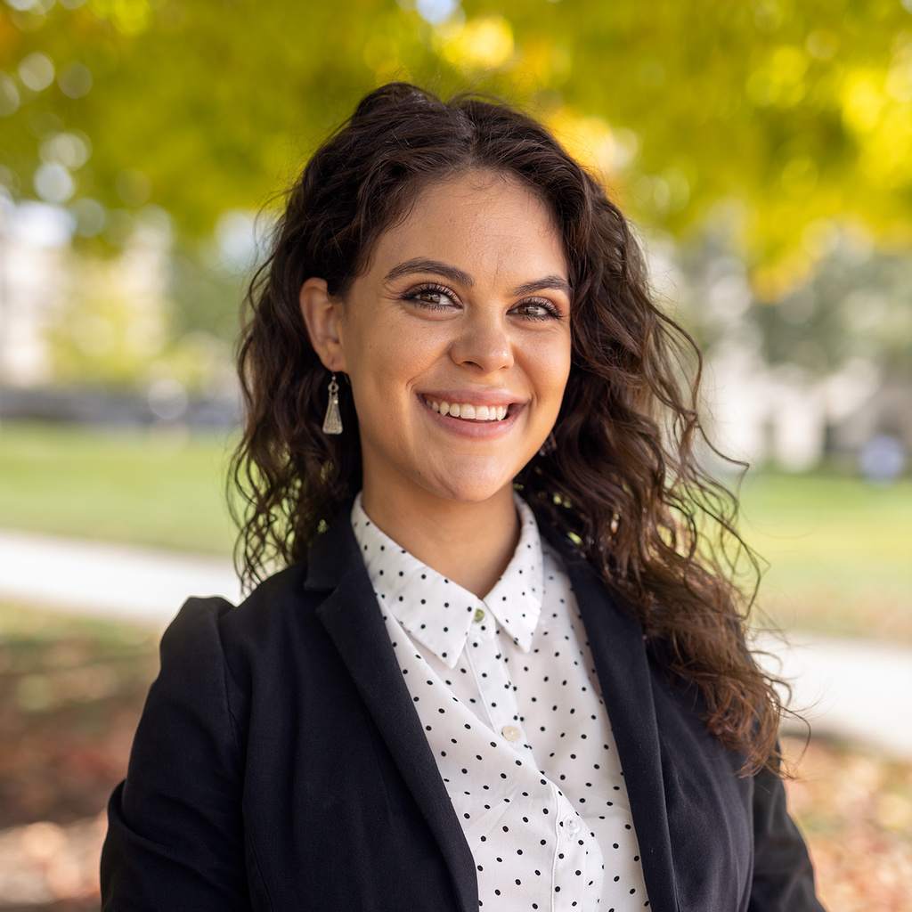 Emily V Schmitz Headshot